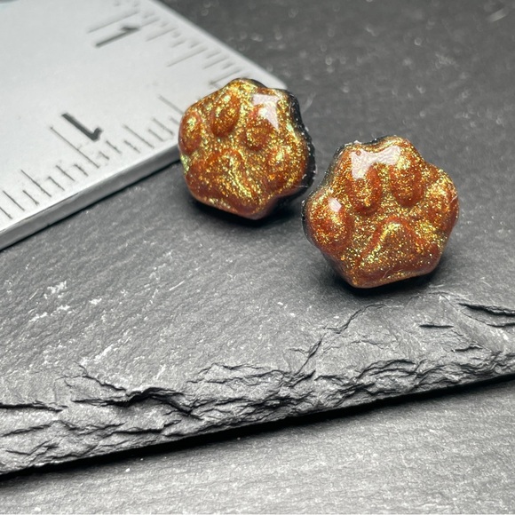 Sparkling Reddish Brown Green Golden Glitter Paw Resin Stud Earrings - Picture 10 of 11